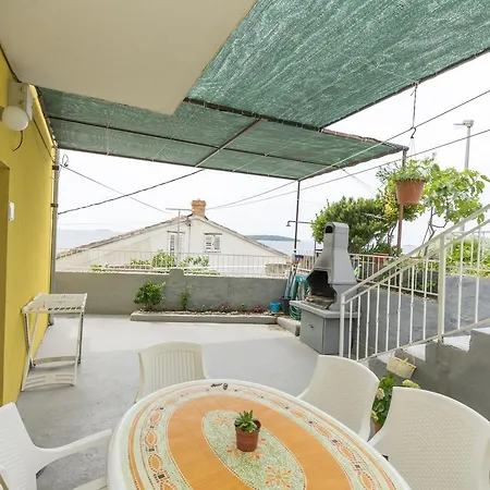 Apartment Vjera *