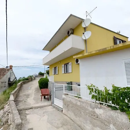 Apartment Vjera *